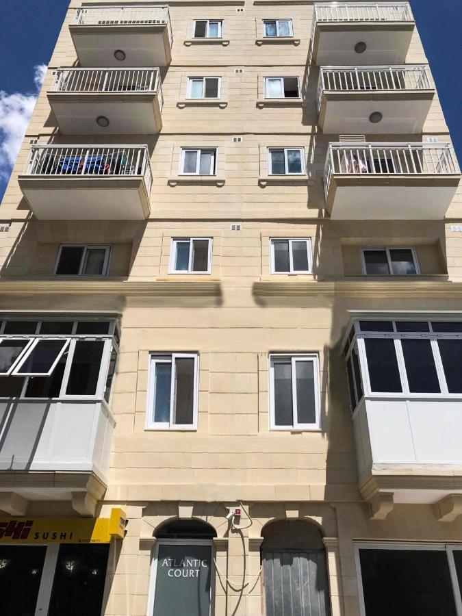 F12 Room 1, Private Room Two Single Beds Shared Bathroom In Shared Flat Msida Esterno foto