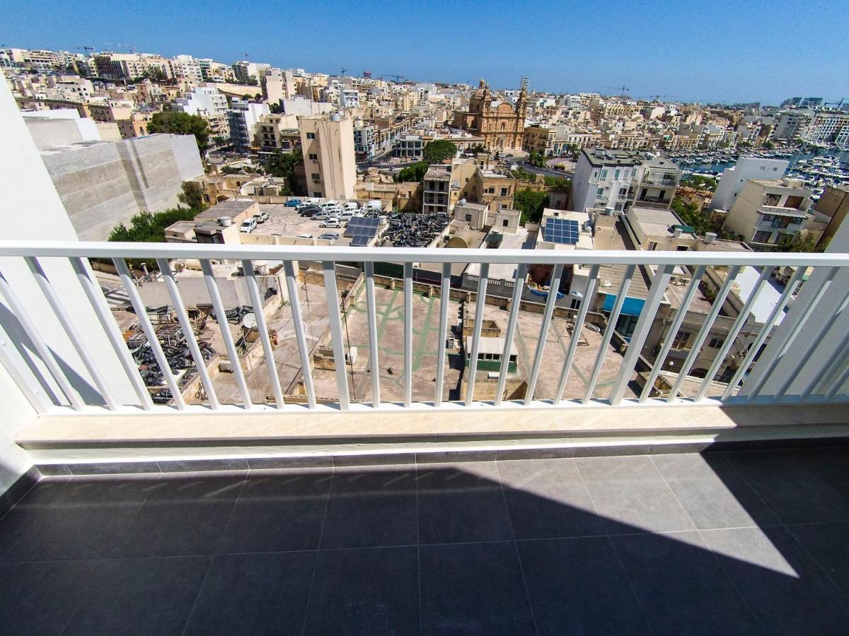 F12 Room 1, Private Room Two Single Beds Shared Bathroom In Shared Flat Msida Esterno foto