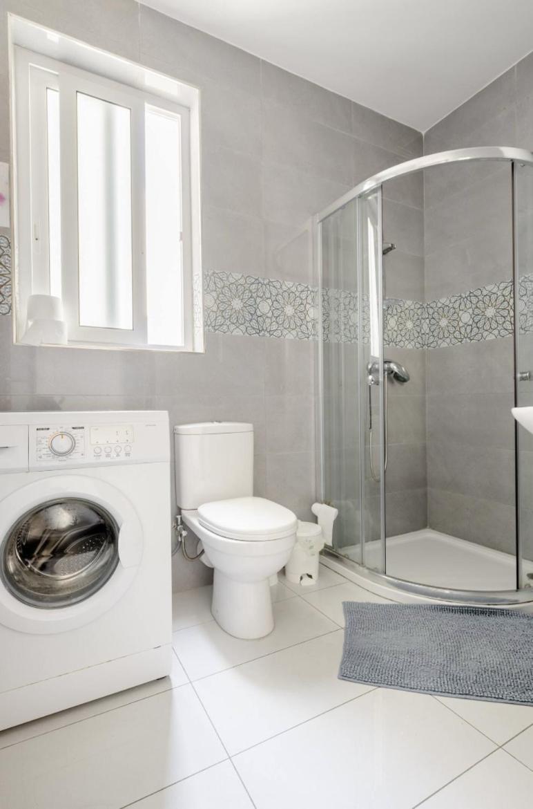 F12 Room 1, Private Room Two Single Beds Shared Bathroom In Shared Flat Msida Esterno foto