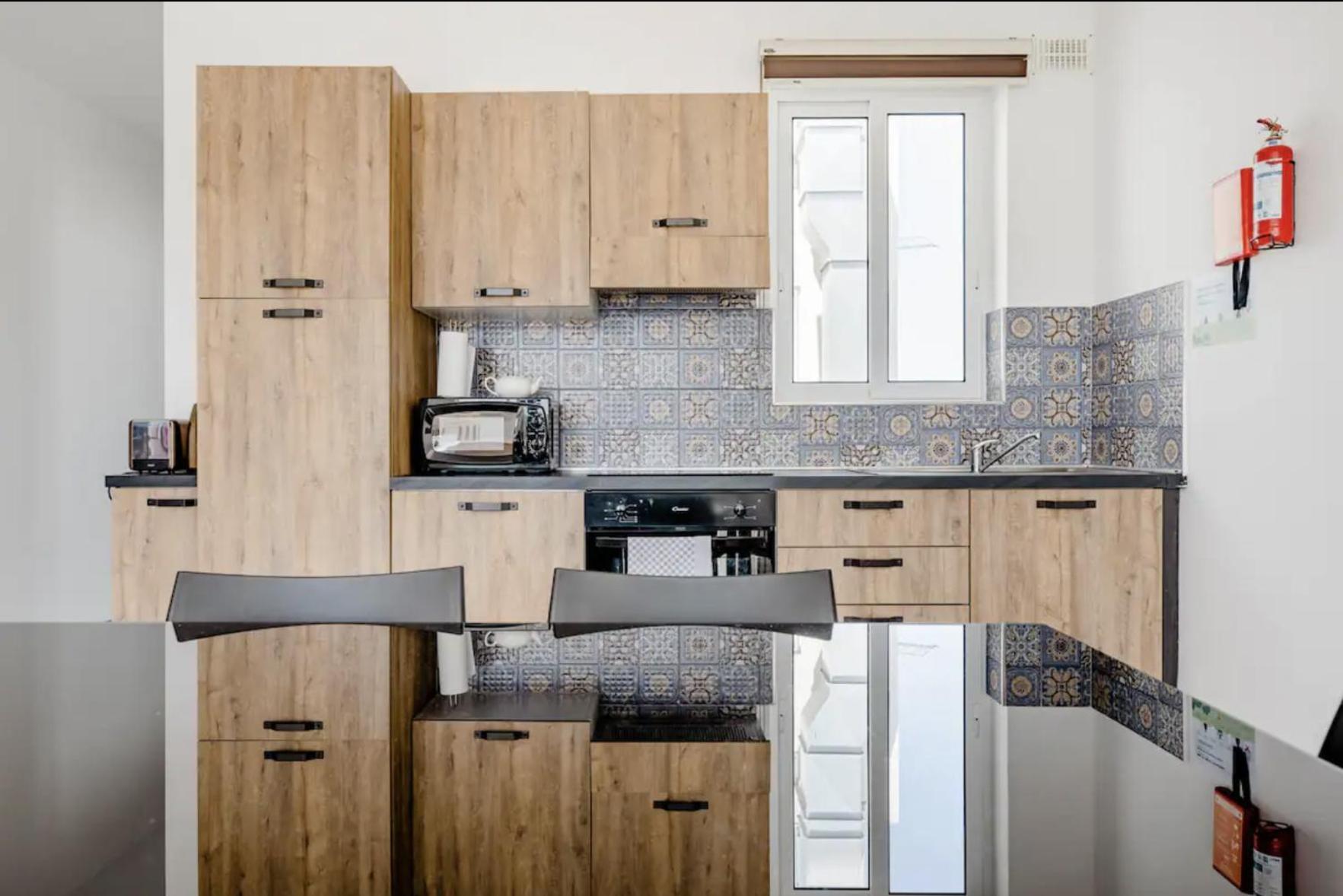 F12 Room 1, Private Room Two Single Beds Shared Bathroom In Shared Flat Msida Esterno foto